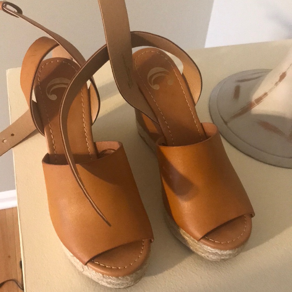 Size 7 wedge sandals